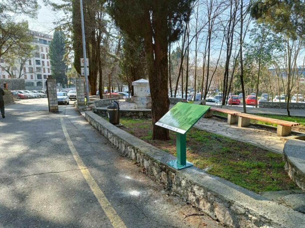 <p>Informativne table na Brajevom pismu postavljene su na oba ulaza u park šumu Gorica – kapija na ulazu u park šumu iz pravca centra i iz pravca Zagoriča</p>