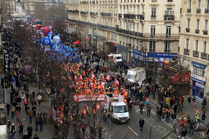 Policija: U Parizu 93.000 demonstranata protiv reforme penzionog...