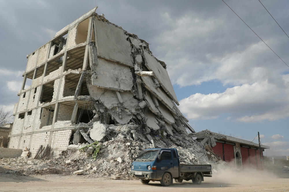 <p>U Turskoj počela hapšenja građevinara zbog urušavanja više hiljada zgrada u zemljotresu</p>  <p>Bilo je 1.891 naknadnih potresa od prvog zemljotresa u ponedjeljak</p>