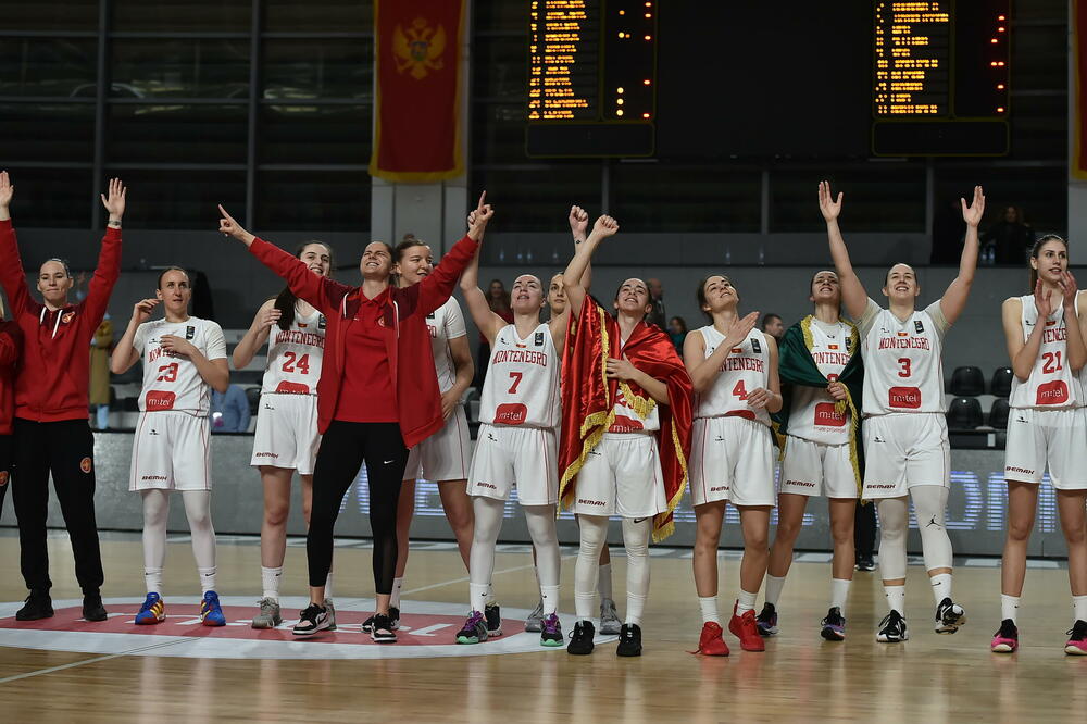 Slavlje košarkašica Crne Gore nakon meča sa Danskom, Foto: Vijesti