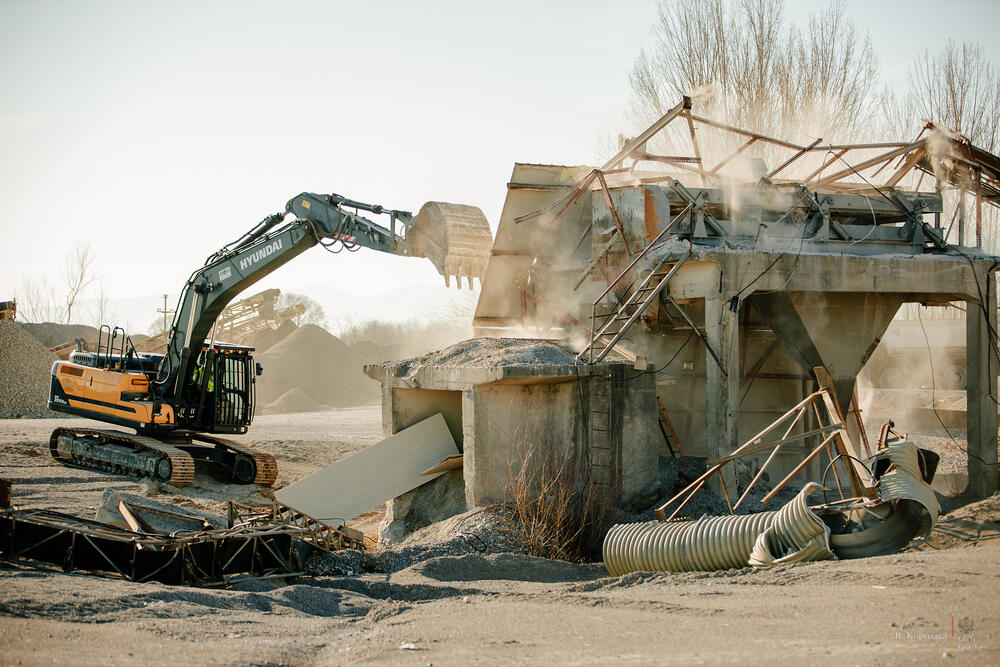 Rušenje objekata u koritu rijeke Morače