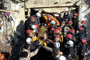 Zemljotres odnio više od 41.000 života; Sirijac i djevojka nakon...