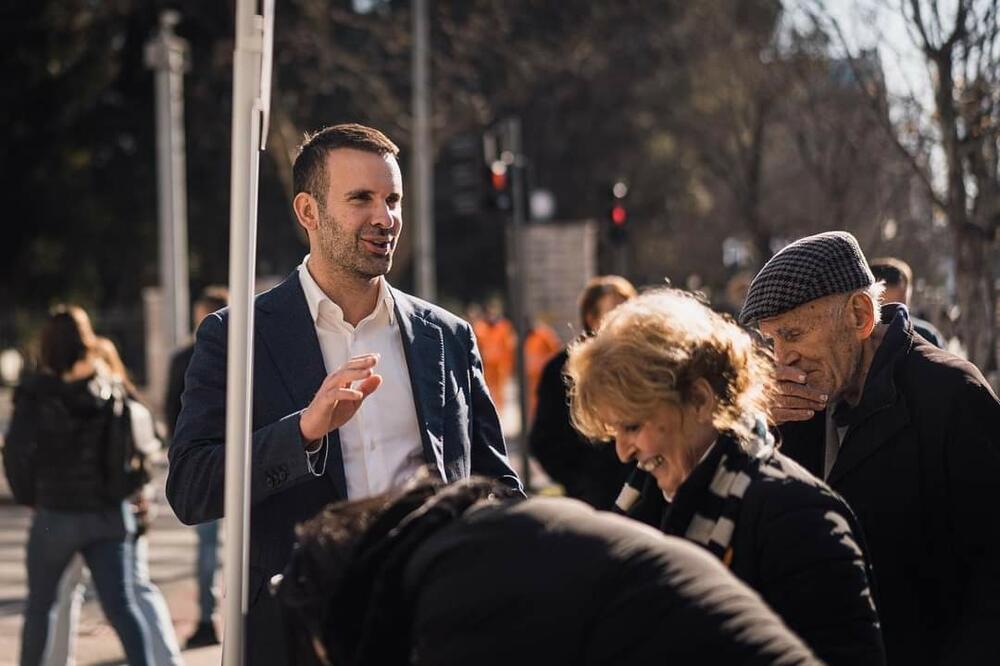Spajić tokom prethodnog prikupljanja potpisa, Foto: Facebook/Evropa sad