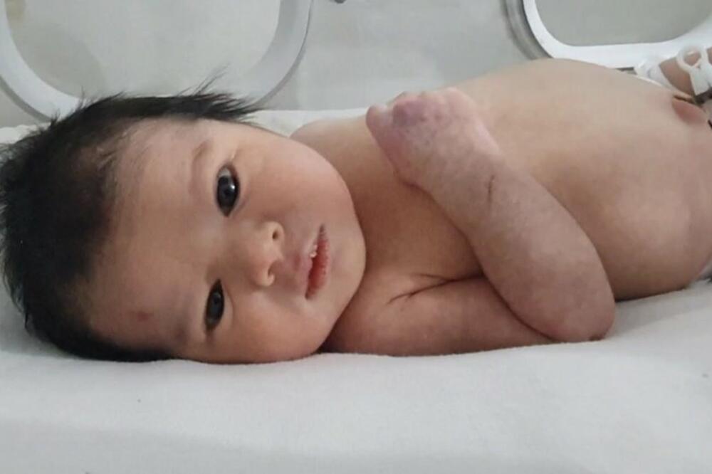 Ajina majka, otac i četvoro braće i sestara poginuli su razornom zemljotresu, Foto: BBC