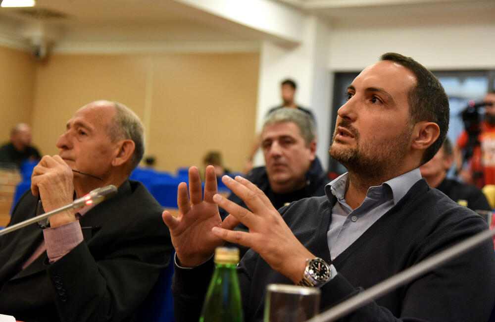 Potez izborne komisije bez uporišta u zakonu: Nikola Terzić (desno)