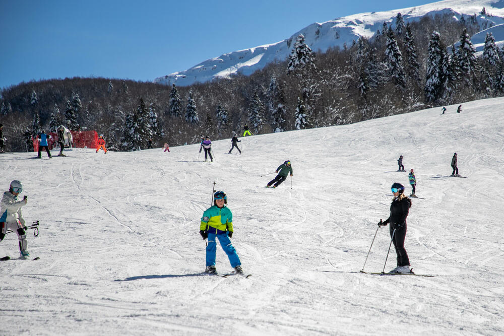 <p>Svi zainteresovani mogu sa računara ili mobilnog telefona, u svakom trenutku da vide kakvo je stanje na skijalištu.</p>