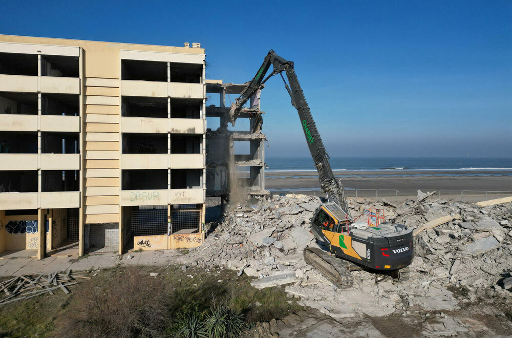 <p>Globalno zagrijavanje utiče na nivo morskih i okeanskih voda, a podstiče i druge faktore koje uzrokuju eroziju i pogoršavaju otpornost obala na oluje i druge vremenske nepogode</p>