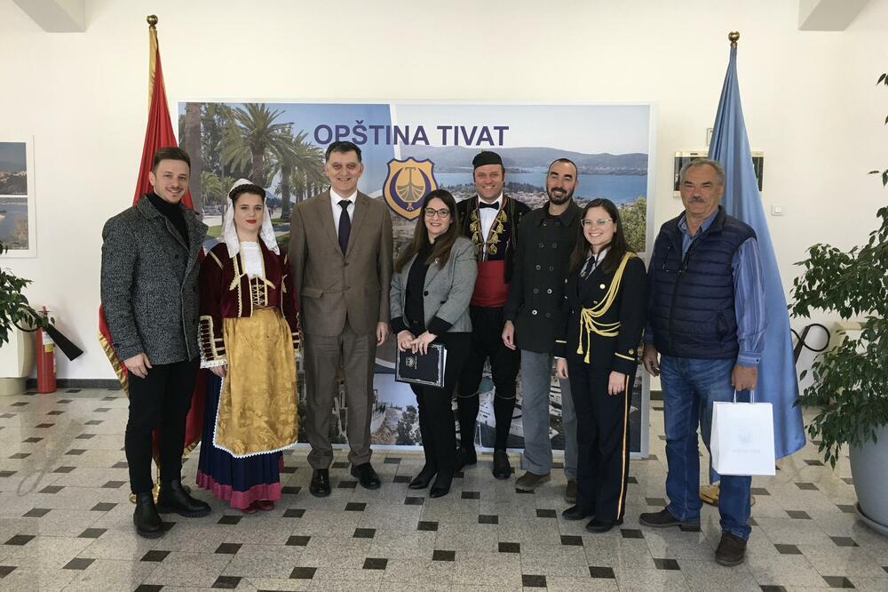 Nakon potpisivanja ugovora, Foto: Siniša Luković