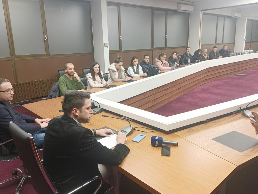 <p>Predato je oko 12.000 potpisa podrške kandidaturi Spajića</p>