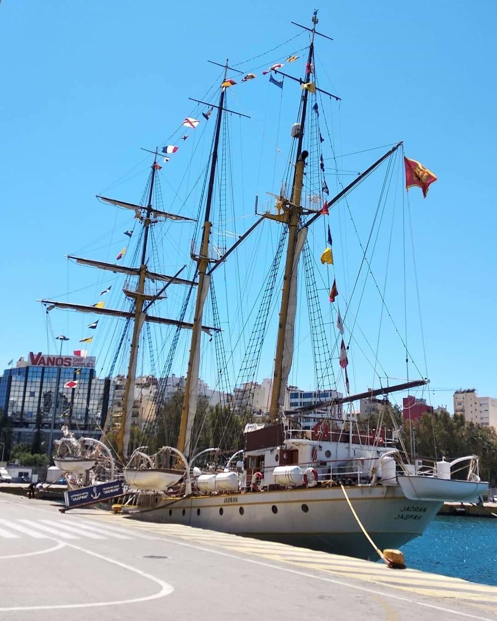 Brod “Jadran” u luci Pirej u Grčkoj (arhivski snimak)