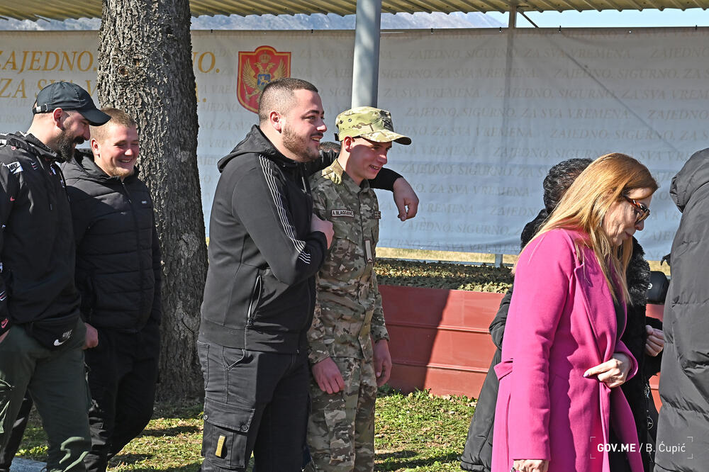 <p>Vojnici, njih 51, osnovna vojnička znanja sticaće u Centru za obuku, dok će dalja usavršavanja nastaviti u jedinicama u kojima će biti raspoređeni</p>