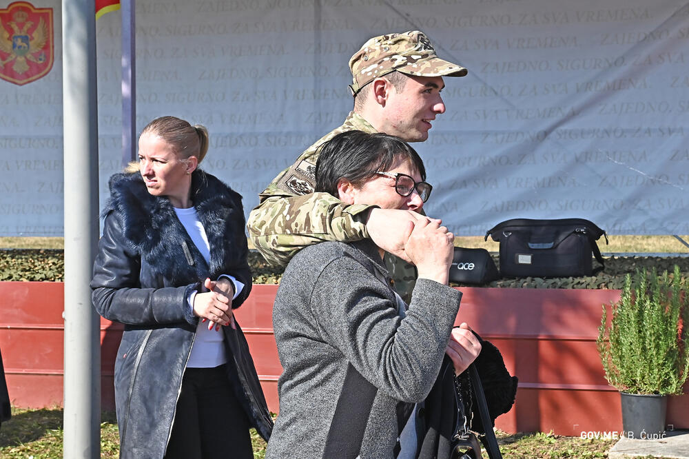 <p>Vojnici, njih 51, osnovna vojnička znanja sticaće u Centru za obuku, dok će dalja usavršavanja nastaviti u jedinicama u kojima će biti raspoređeni</p>