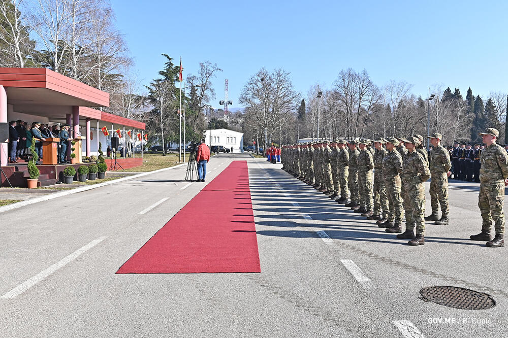 <p>Vojnici, njih 51, osnovna vojnička znanja sticaće u Centru za obuku, dok će dalja usavršavanja nastaviti u jedinicama u kojima će biti raspoređeni</p>