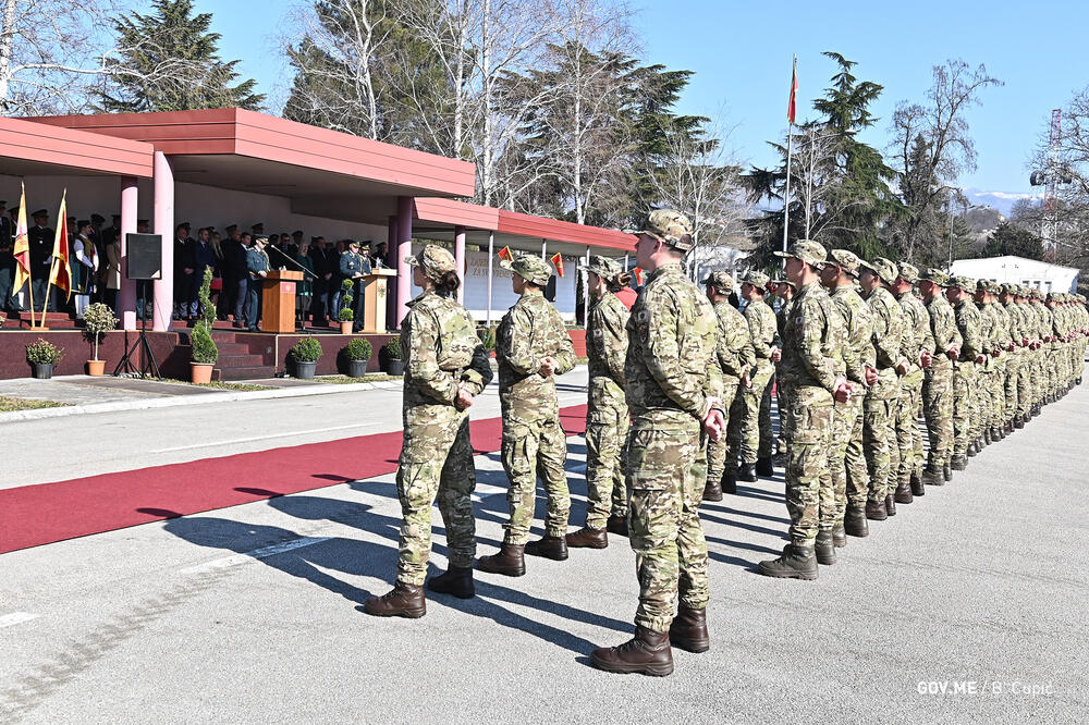 <p>Vojnici, njih 51, osnovna vojnička znanja sticaće u Centru za obuku, dok će dalja usavršavanja nastaviti u jedinicama u kojima će biti raspoređeni</p>