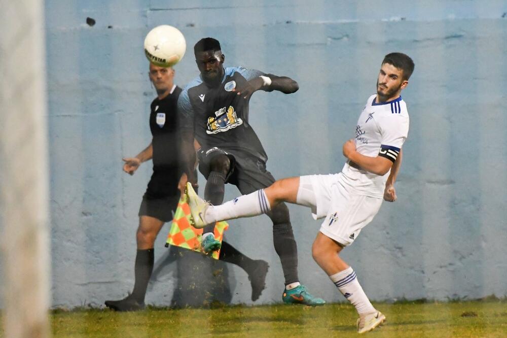 Mendi (Petrovac) u duelu sa Terzićem (Budućnost), Foto: FSCG