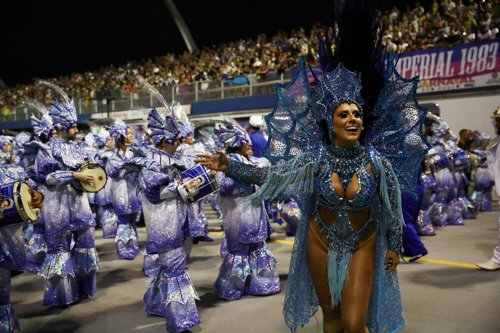 <p>Ulicama gradova u Brazilu zavladale su karnevalske maske. </p>  <p>Pogledajte atmosferu sa velikog karnevala koji je počeo u Sao Paulu.</p>