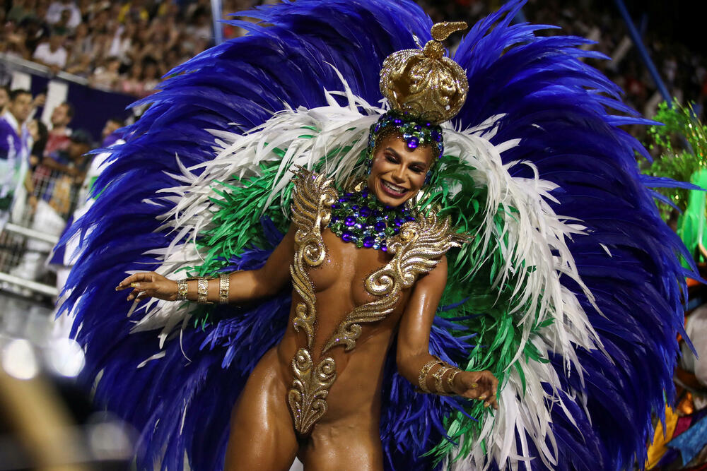 <p>Ulicama gradova u Brazilu zavladale su karnevalske maske. </p>  <p>Pogledajte atmosferu sa velikog karnevala koji je počeo u Sao Paulu.</p>