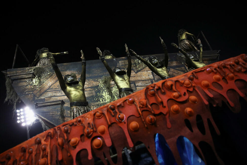 <p>Ulicama gradova u Brazilu zavladale su karnevalske maske. </p>  <p>Pogledajte atmosferu sa velikog karnevala koji je počeo u Sao Paulu.</p>