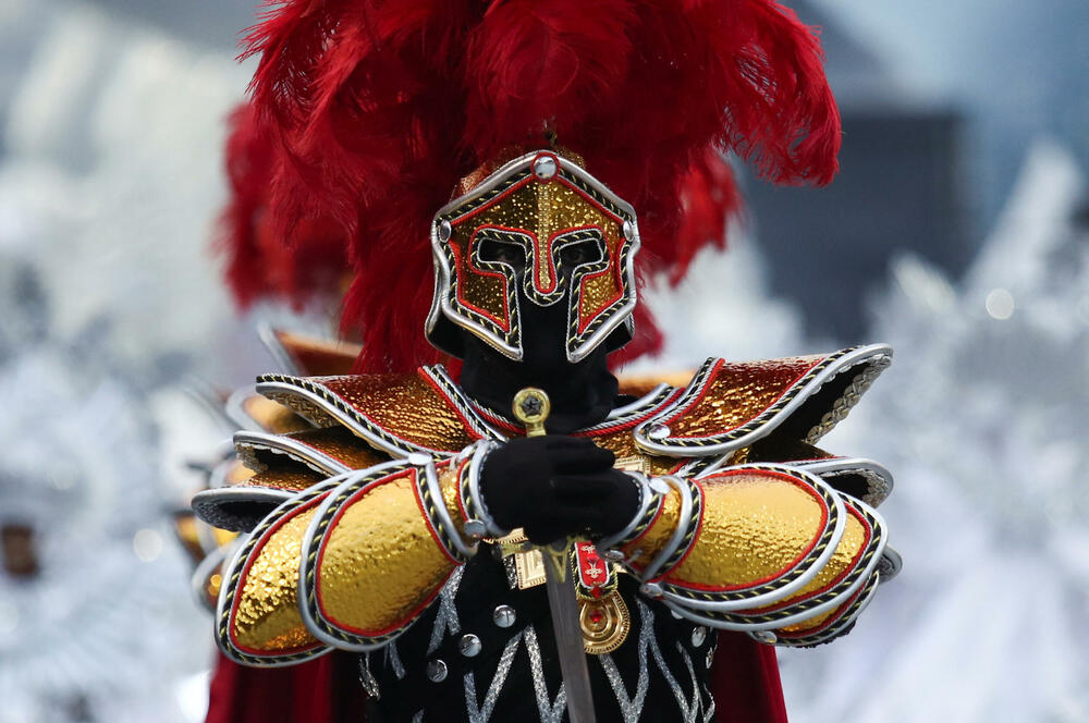 <p>Ulicama gradova u Brazilu zavladale su karnevalske maske. </p>  <p>Pogledajte atmosferu sa velikog karnevala koji je počeo u Sao Paulu.</p>