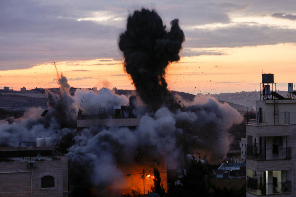 Izraelska vojska uništava kuću Palestinca koji je izveo napad u jevrejskom naselju u Hebronu 