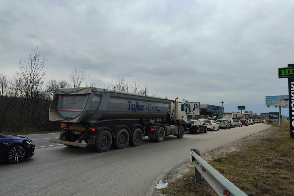 Kolone i zastoji na Jadranskoj magistrali, Foto: Siniša Luković
