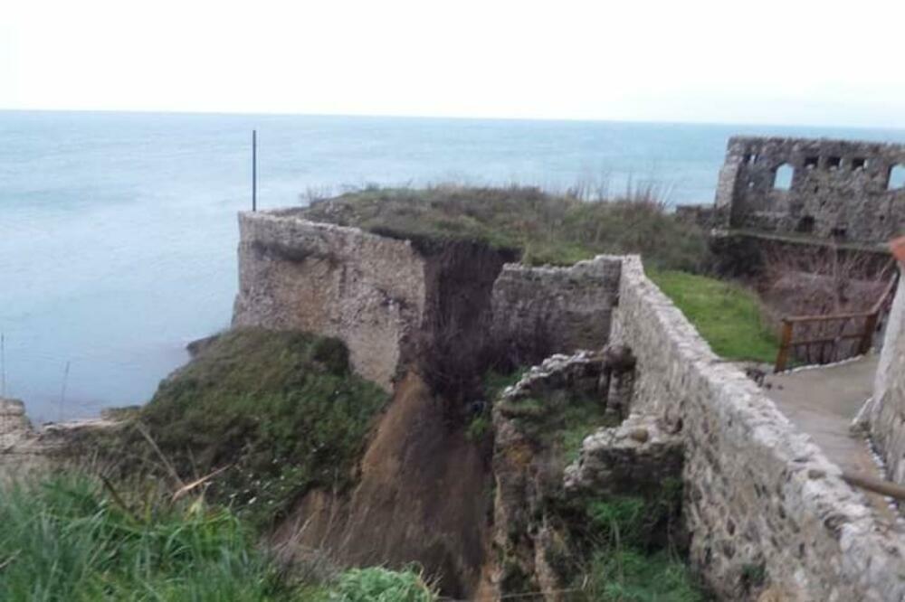 Dio zidina obrušio se u januaru 2021, Foto: Privatna arhiva