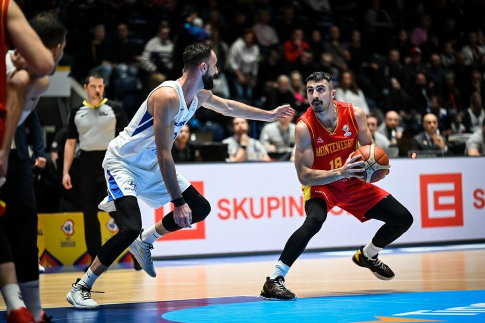 Đukanović na utakmici sa Češkom u prethodnom "prozoru", Foto: Fiba.basketball