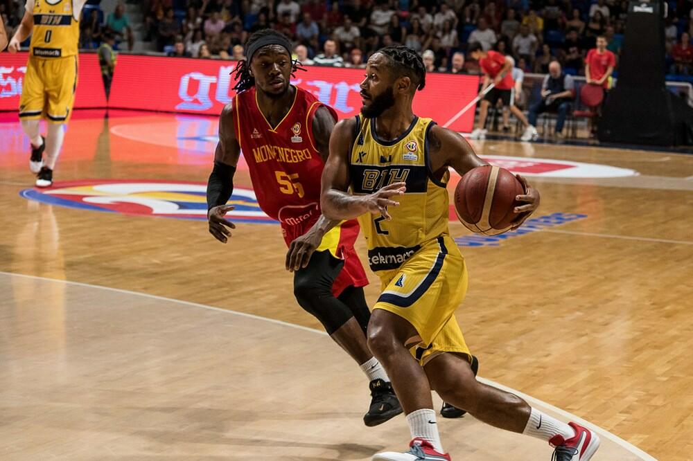 Džon Roberson i Kendrik Peri na utakmici Crne Gore i BiH u avgustu prošle godine u Podgorici, Foto: Fiba.basketball