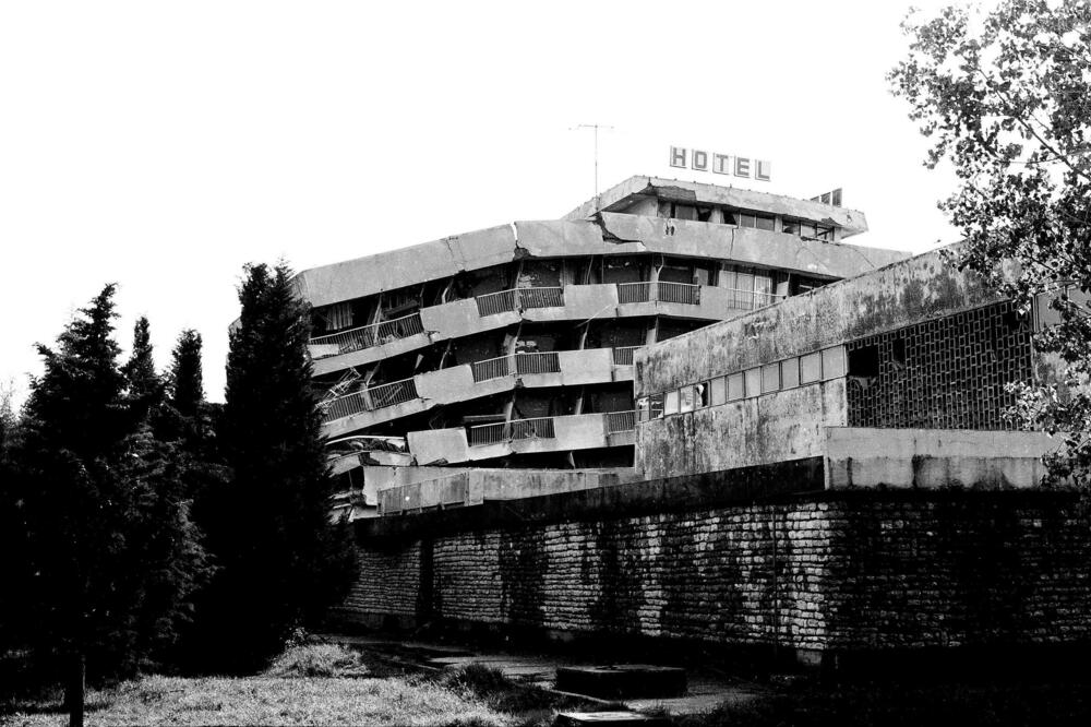 Hotel "Agava" u Baru nakon zemljotresa 1979. godine, Foto: Anto Baković