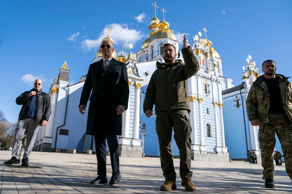 Bajden i Zelenski ispred Crkve svetog Mihaila u Kijevu, Foto: Rojters
