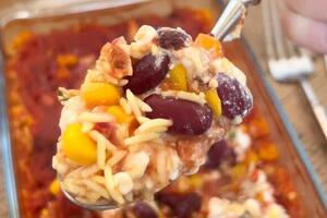 Neobično, a odlično: Zapečen pirinač sa pasuljem i kukuruzom