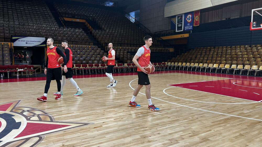 <p>Košarkaši Crne Gore sjutra (20) protiv BiH igraju pretposljednju utakmicu u kvalifikacijama za Mundobasket</p>