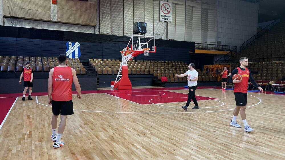 <p>Košarkaši Crne Gore sjutra (20) protiv BiH igraju pretposljednju utakmicu u kvalifikacijama za Mundobasket</p>