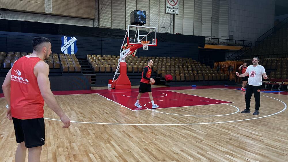 <p>Košarkaši Crne Gore sjutra (20) protiv BiH igraju pretposljednju utakmicu u kvalifikacijama za Mundobasket</p>