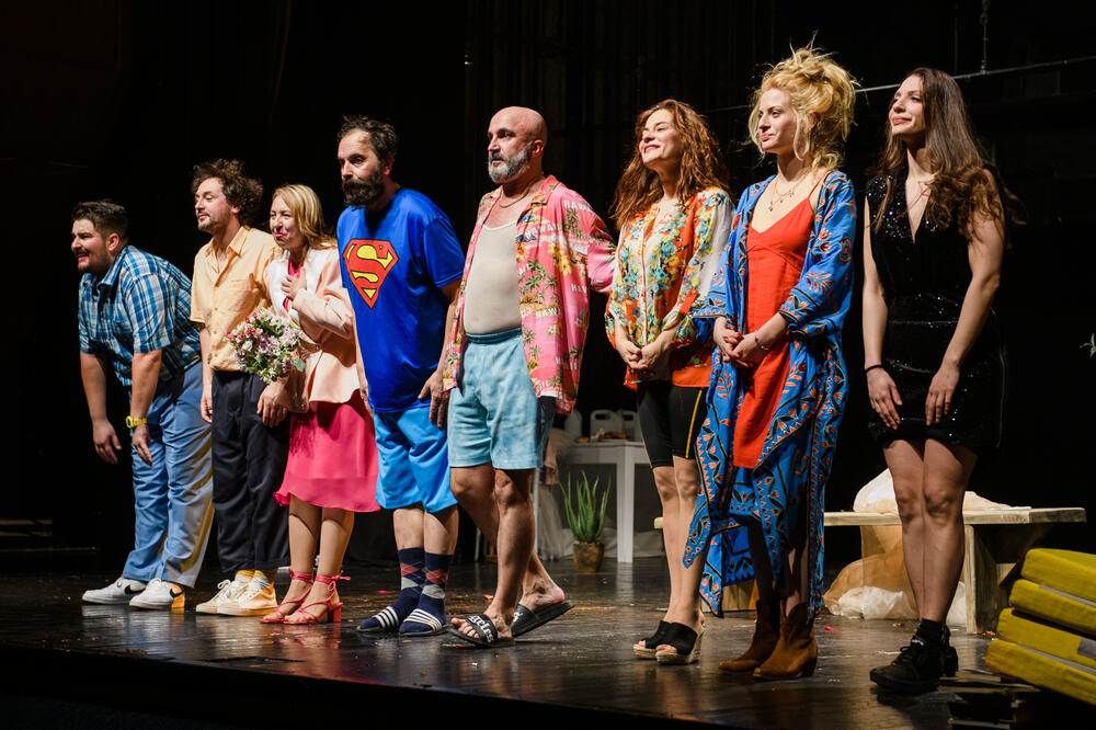 Glumački ansambl predstave "Samo da je po redu", Foto: Krsto Vulović