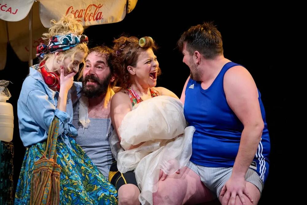 Scena iz predstave: Dragović, Grahovac, Šarenac i Bajramspahić