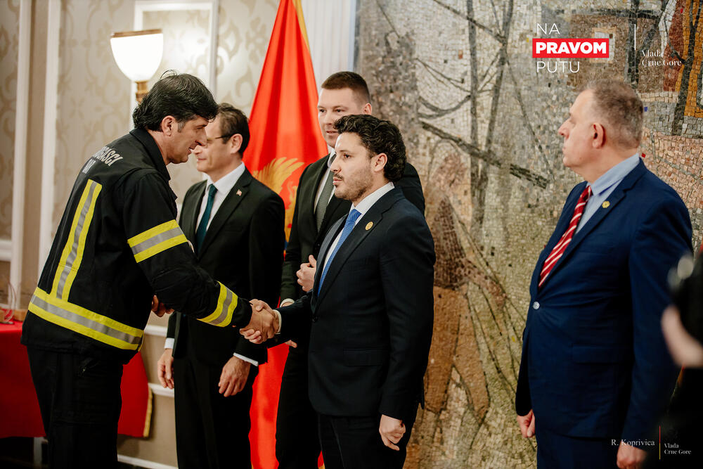 <p>Prema riječima Abazovića, crnogorski spasioci položili su ispit humanosti što služi na čast njima i njihovim porodicama i Crnoj Gori</p>