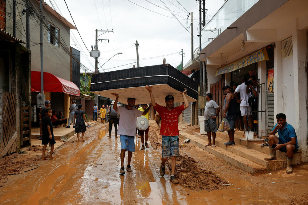 <p>Obilna kiša izazvala je poplave i klizišta u gradovima duž obale, uključujući Baro do Sahi, Jukehi i Sao Sebastijao</p>