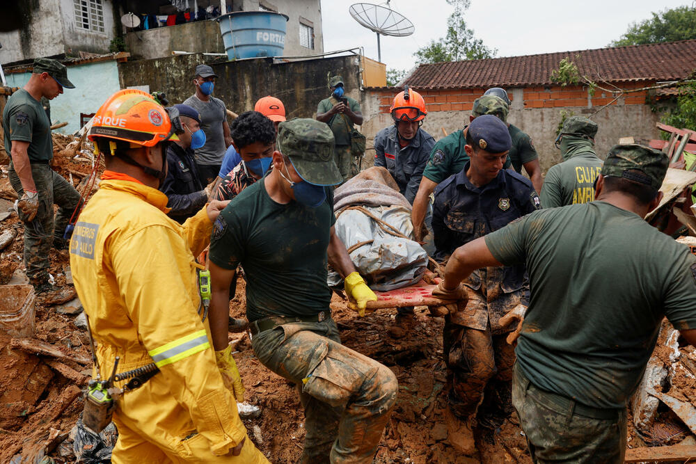 <p>Obilna kiša izazvala je poplave i klizišta u gradovima duž obale, uključujući Baro do Sahi, Jukehi i Sao Sebastijao</p>
