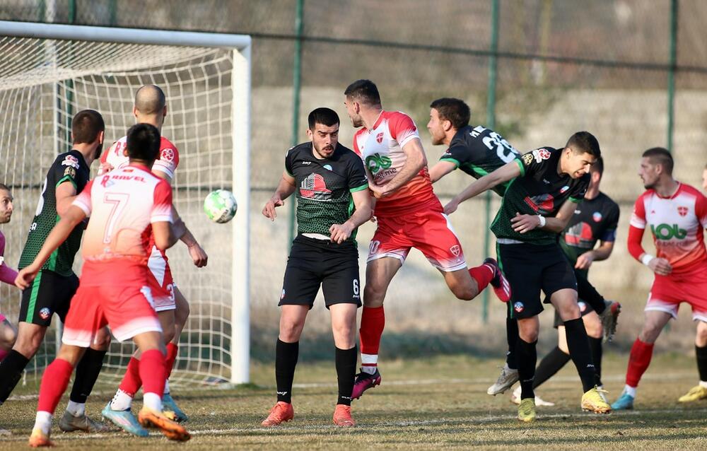 Kalezić postiže gol za Iskru