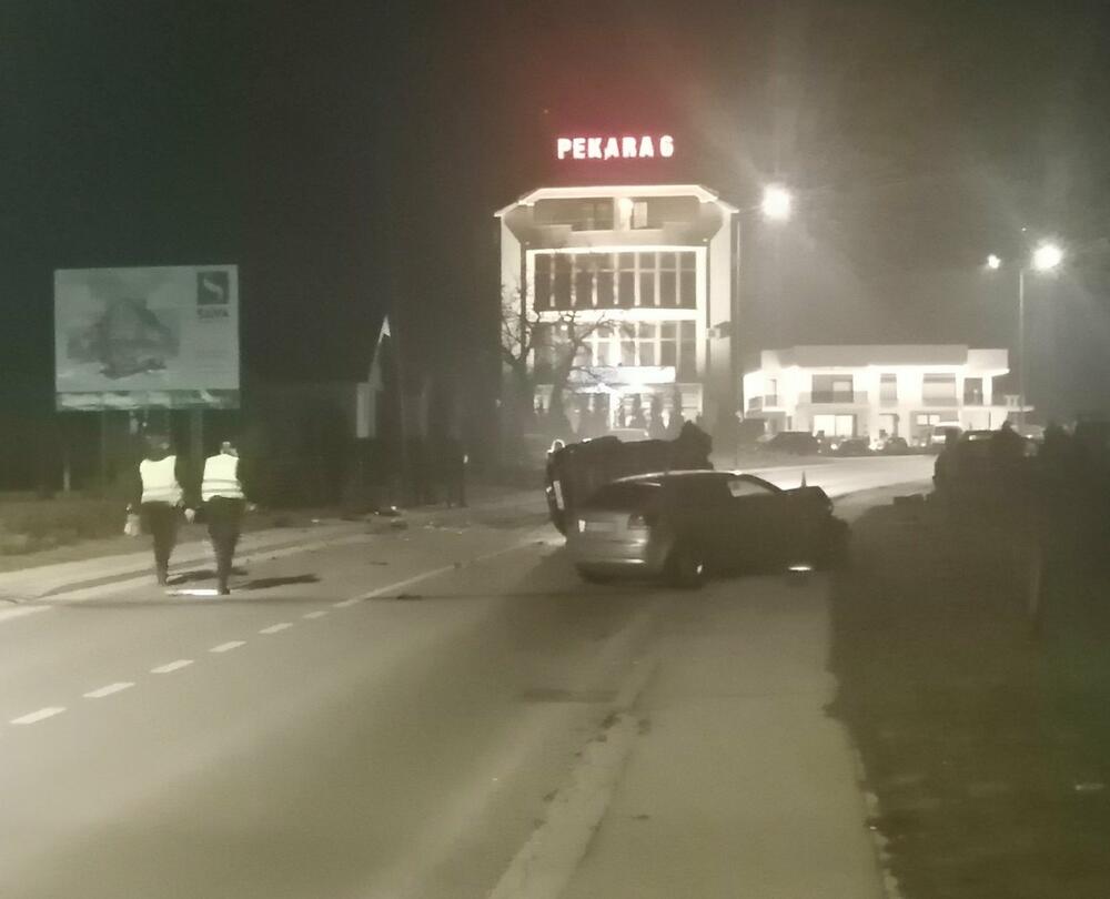 <p>"Do nezgode došlo kada je, iz za sada neutvrđenih razloga, vozilo marke "Audi", krećući iz pravca BiIjelog Polja prema Nedakusima, u mjestu Rasovo, udarilo u zadnju stranu vozila "Daster", kojim je, u istom pravcu, upravljao Z.Š.", saopštili su iz Osnovnog tužilaštva</p>