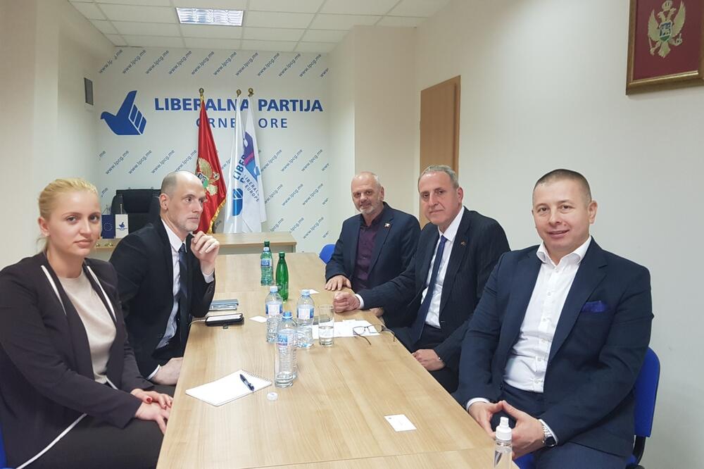 Sa sastanka, Foto: Liberalna partija