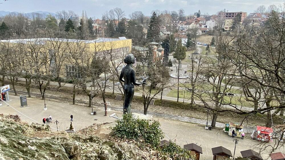 Euterpina statua sa feniksom 