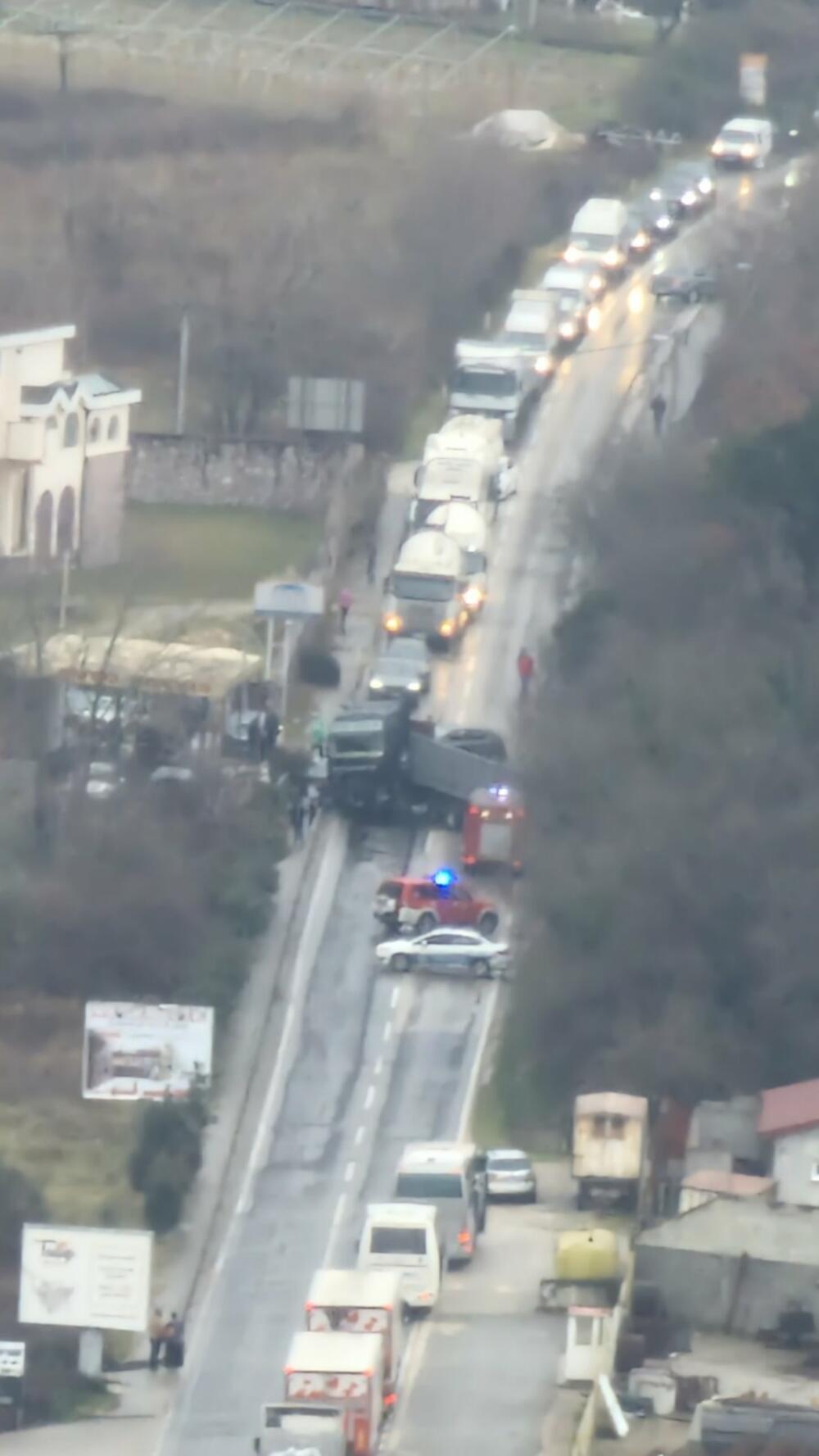 <p>Saobraćaj je nakon obavljenog uviđaja kotorske policije normalizovan</p>