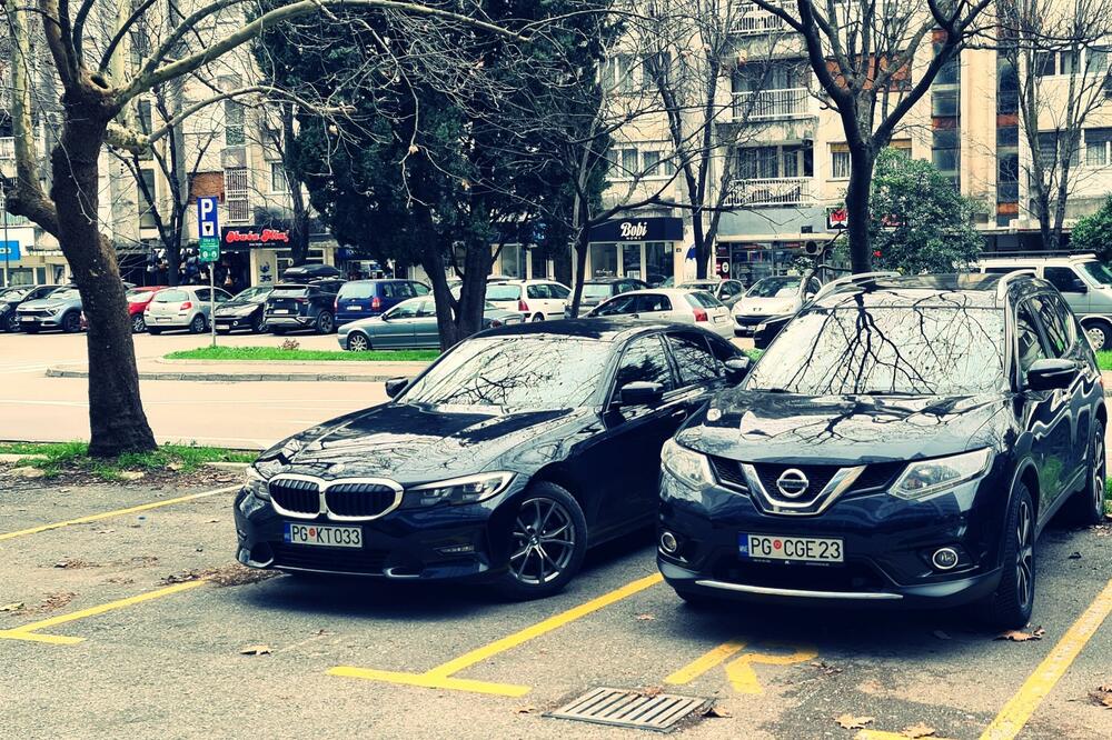 Vozila “BMW” i “nissan” koriste direktorica i pomoćnica direktorice, Foto: MANS