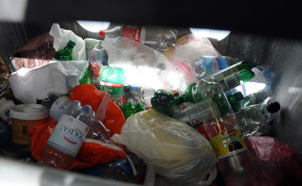 Plastične flaše čine preko polovine otpada koji se nalazi na obalama, kažu iz ZWMNE