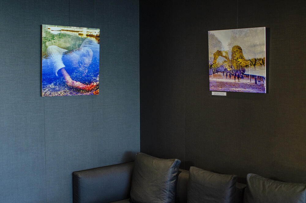 Sa izložbe “Analogue troublebath” 