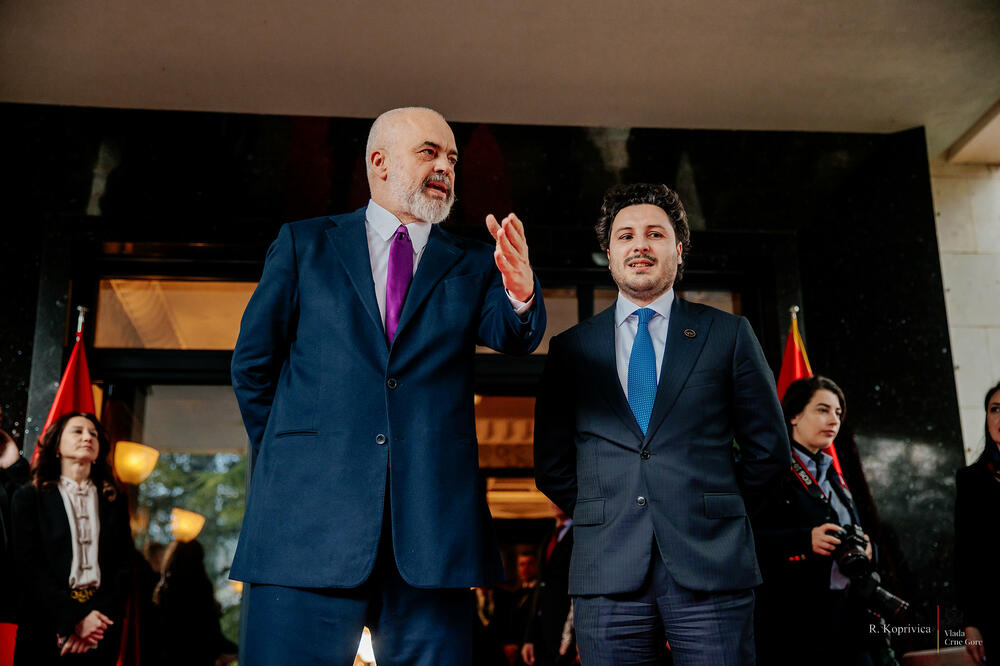 Premijeri Albanije i Crne Gore Edi Rama i Dritan Abazović potpisali su 27. februara bilateralni sporazum o izgradnji mosta na rijeci Bojani, Foto: Rade Koprivica/Vlada Crne Gore