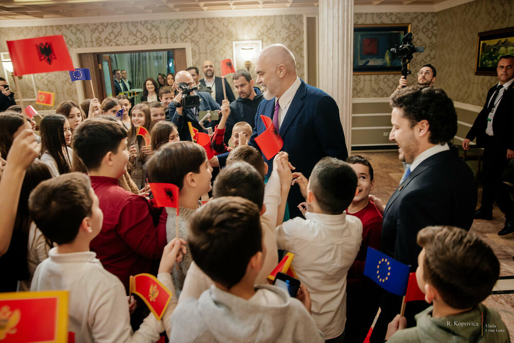 <p>Zajednička sjednica vlada Crne Gore i Albanije održana u Podgorici</p>