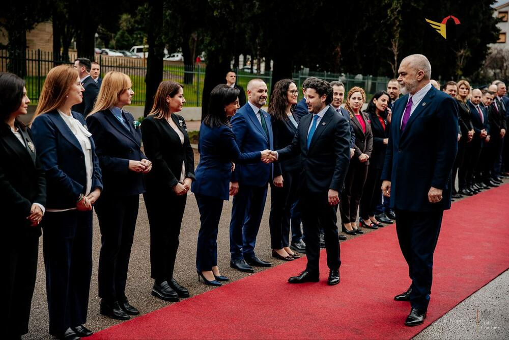 <p>Zajednička sjednica vlada Crne Gore i Albanije održana u Podgorici</p>